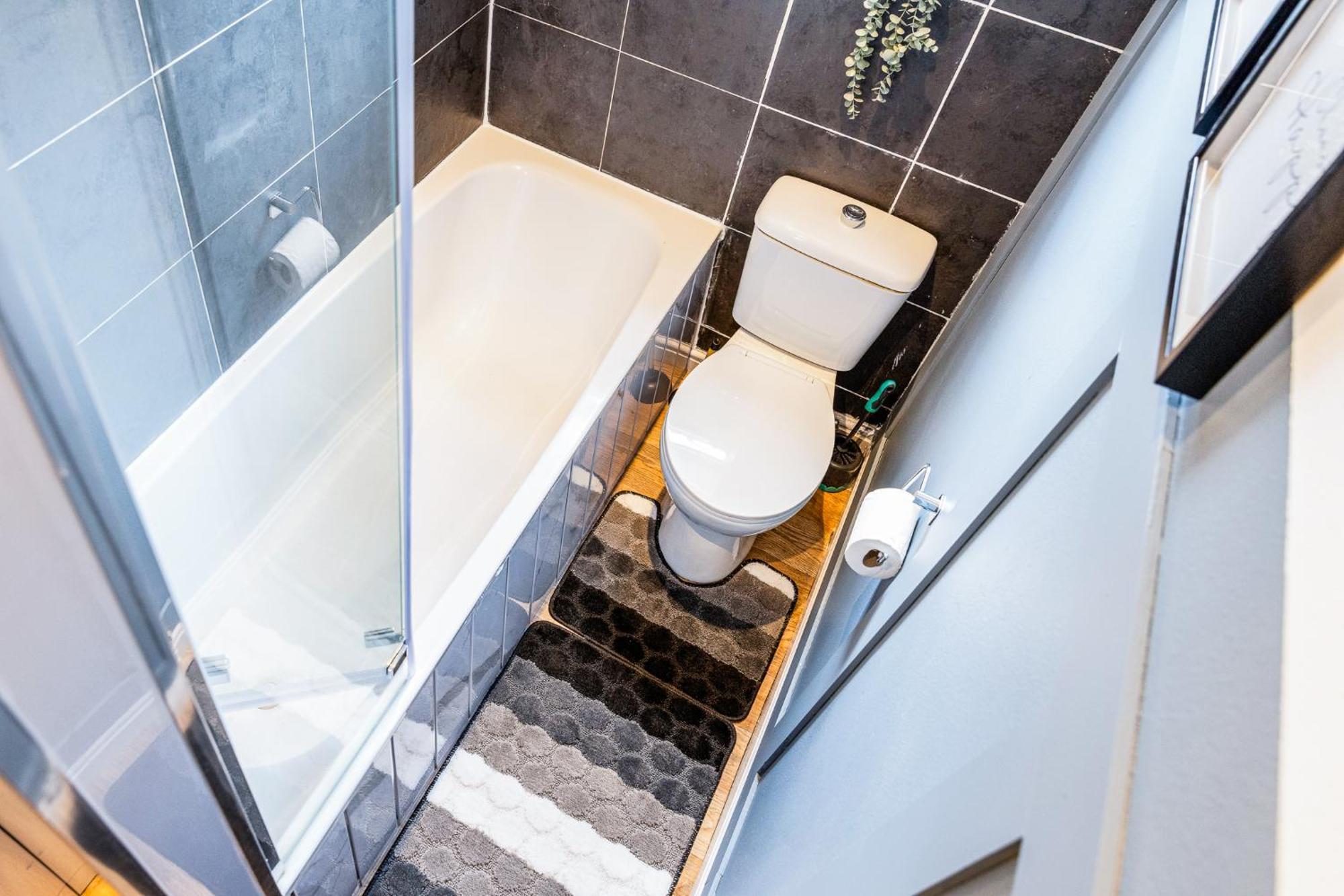 Stylish 2 Bed House 7mins To City Center Apartment *