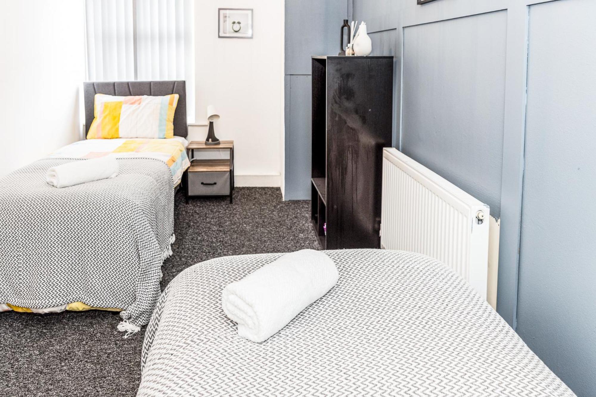 Stylish 2 Bed House 7mins To City Center Apartment