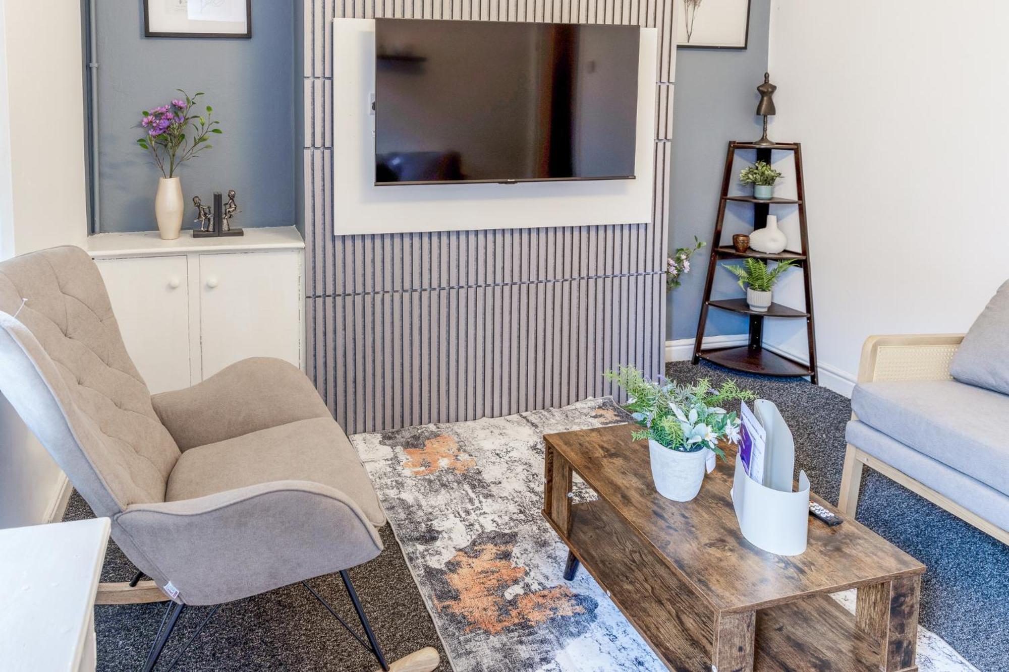 Stylish 2 Bed House 7mins To City Center Apartment *