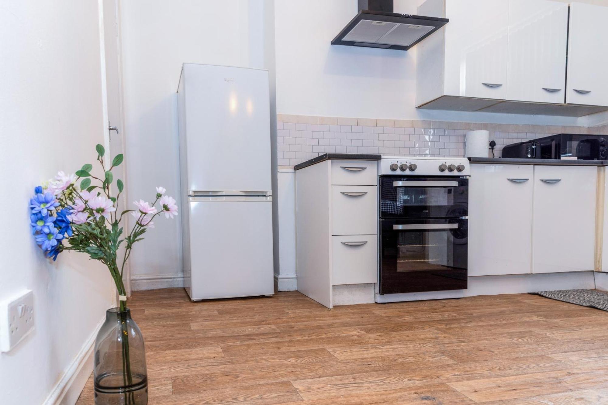 Apartment Stylish 2 Bed House 7mins To City Center