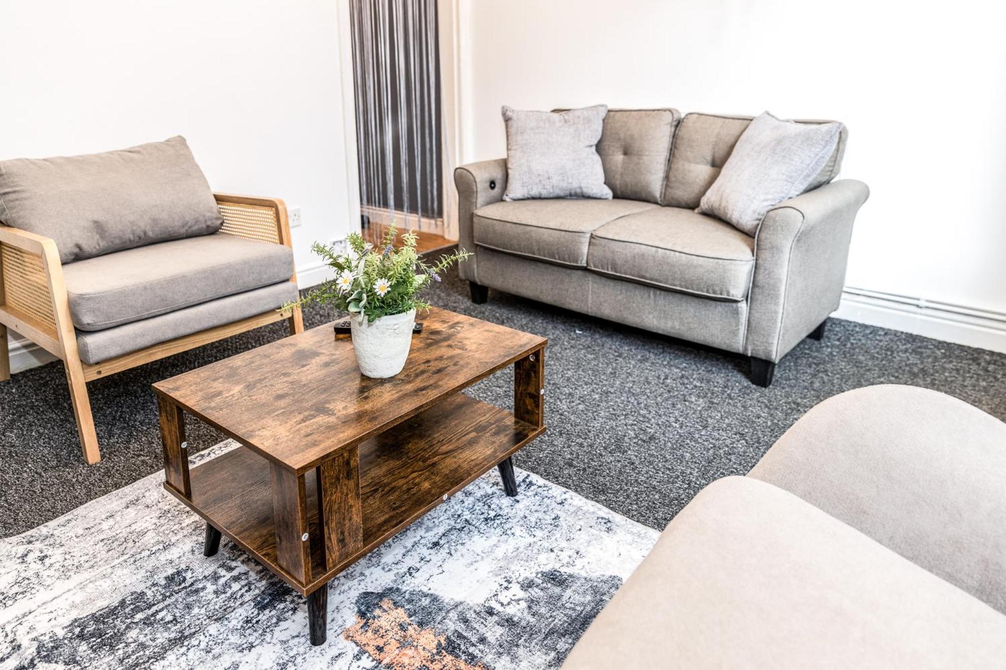 Apartment Stylish 2 Bed House 7mins To City Center *